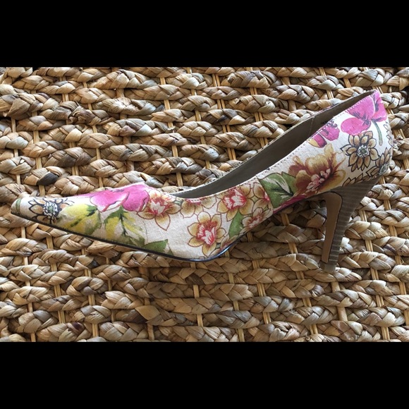 Cabrizini Shoes - Cabrinzi floral with faux wood heels-Size 11